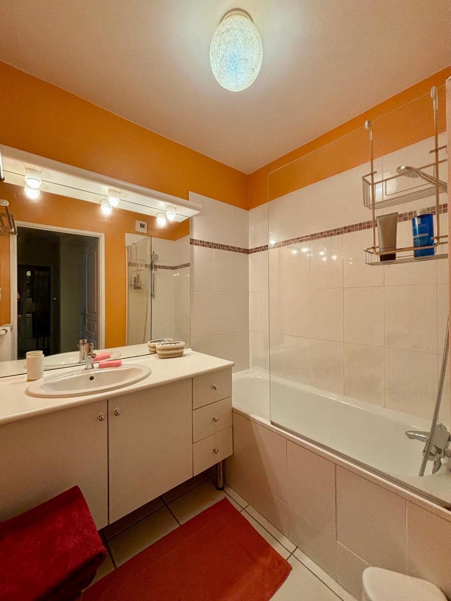 Appartement Proche Centre Parking & Terrasse Besancon Ngoại thất bức ảnh